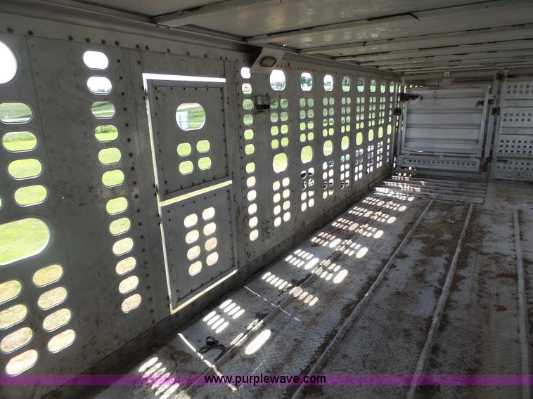 image for item L6243 1986 Wilson PSDCL-208 livestock trailer