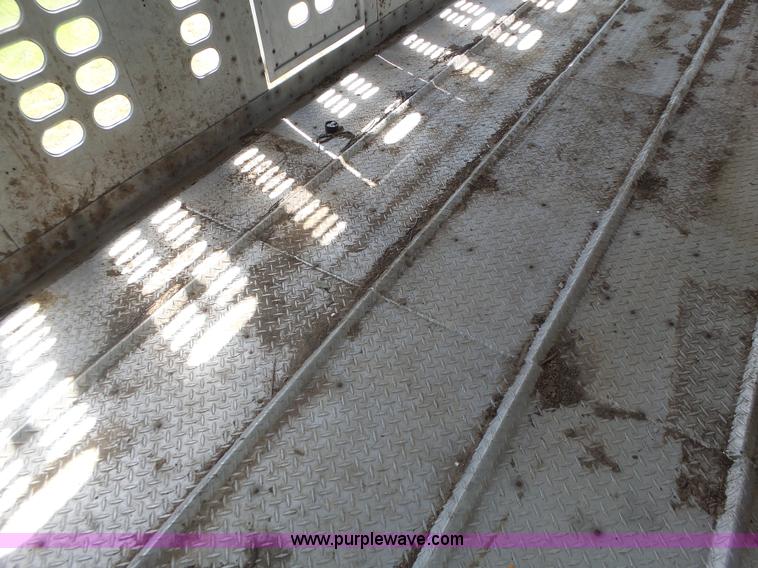 image for item L6243 1986 Wilson PSDCL-208 livestock trailer