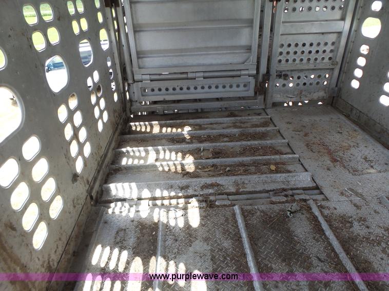 image for item L6243 1986 Wilson PSDCL-208 livestock trailer