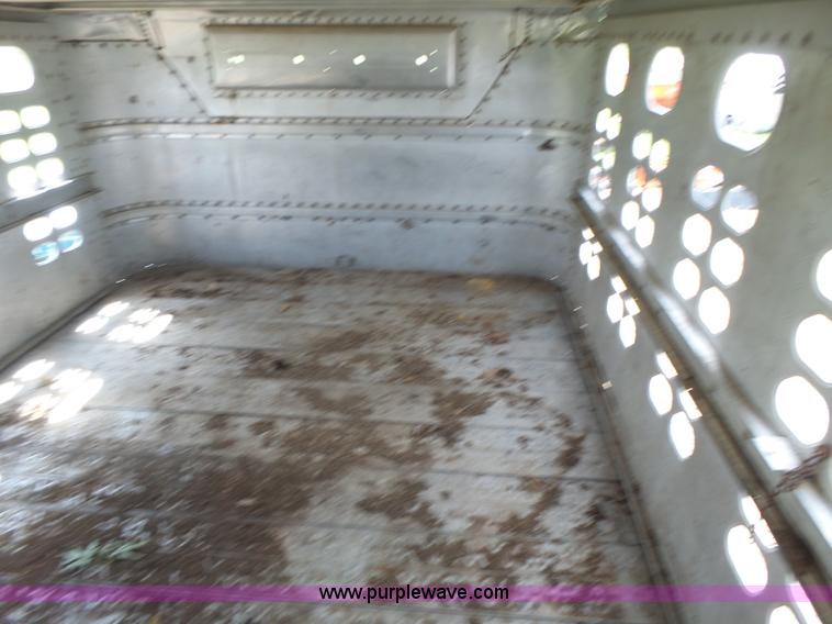 image for item L6243 1986 Wilson PSDCL-208 livestock trailer