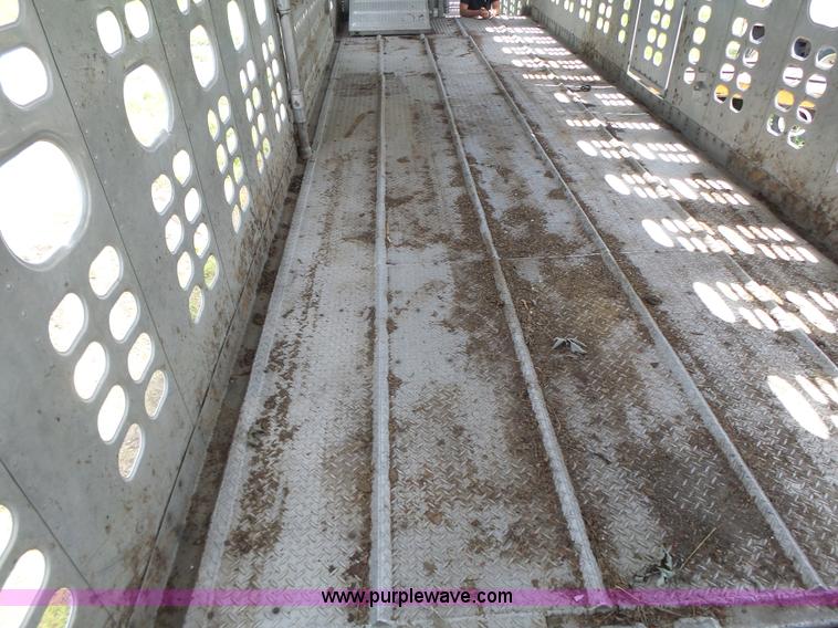 image for item L6243 1986 Wilson PSDCL-208 livestock trailer