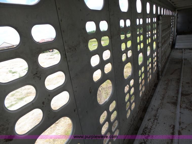 image for item L6243 1986 Wilson PSDCL-208 livestock trailer