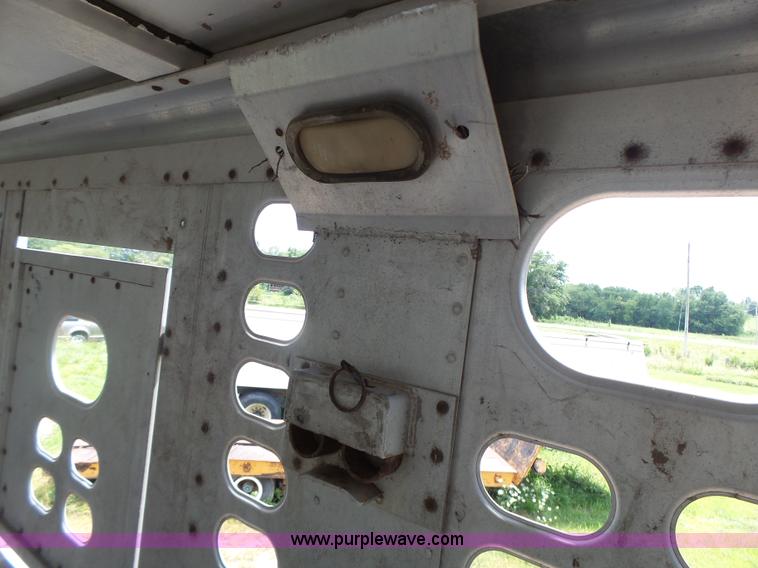 image for item L6243 1986 Wilson PSDCL-208 livestock trailer