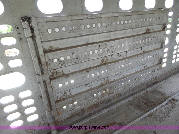 image for item L6243 1986 Wilson PSDCL-208 livestock trailer