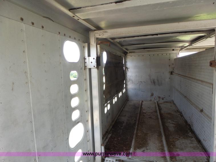 image for item L6243 1986 Wilson PSDCL-208 livestock trailer