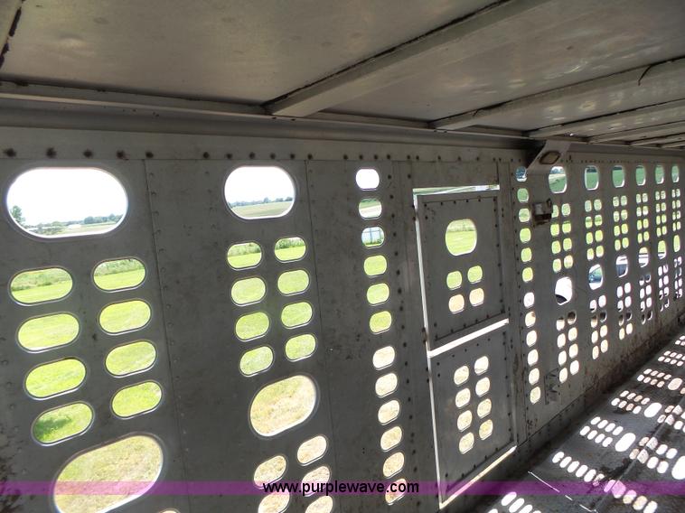 image for item L6243 1986 Wilson PSDCL-208 livestock trailer