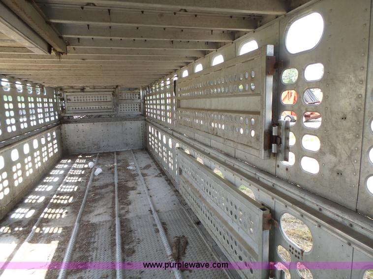 image for item L6243 1986 Wilson PSDCL-208 livestock trailer