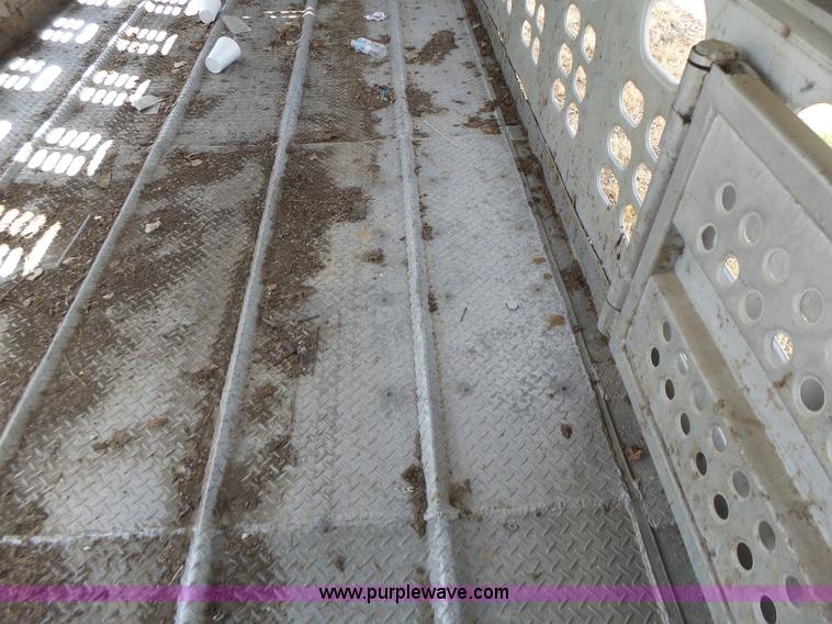 image for item L6243 1986 Wilson PSDCL-208 livestock trailer