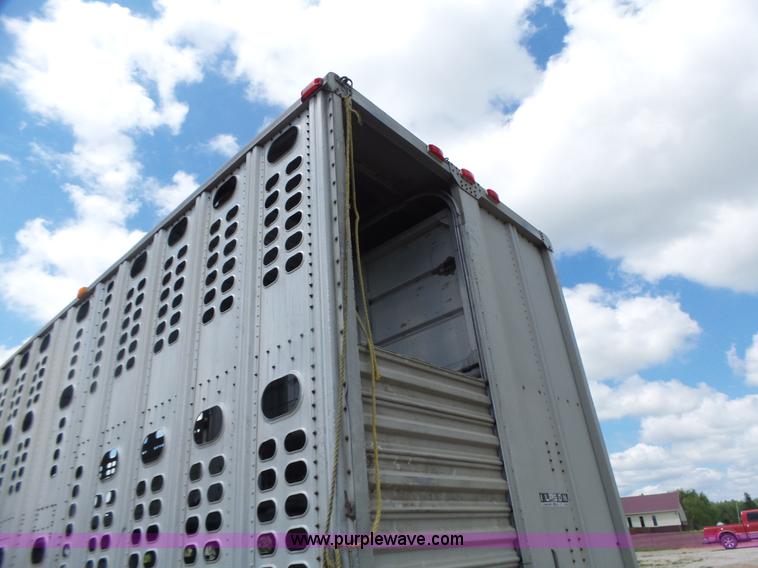 image for item L6243 1986 Wilson PSDCL-208 livestock trailer