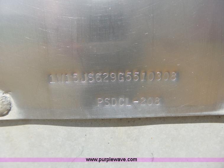 image for item L6243 1986 Wilson PSDCL-208 livestock trailer