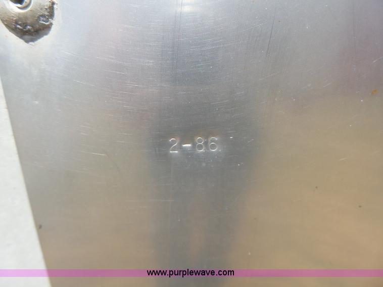 image for item L6243 1986 Wilson PSDCL-208 livestock trailer