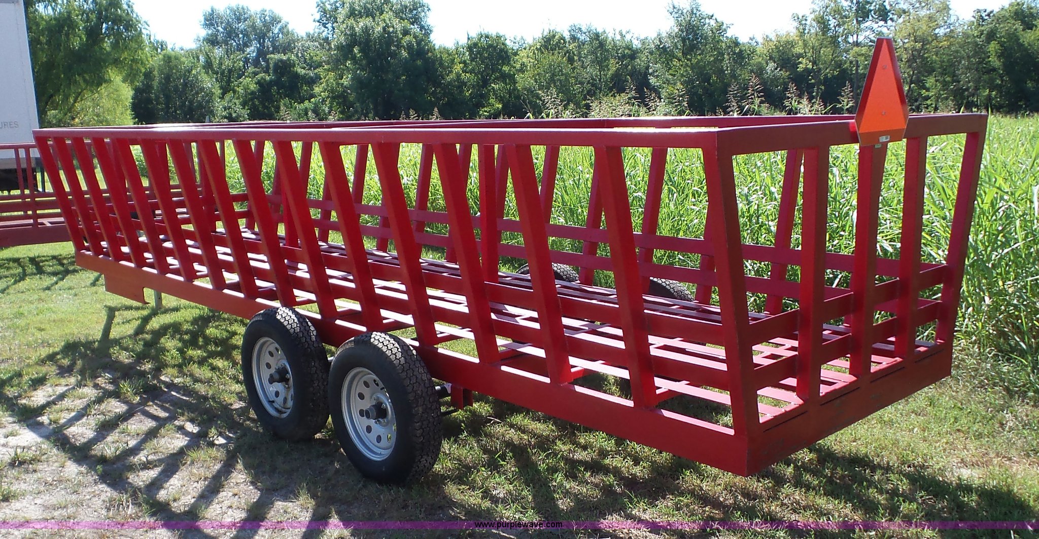 2015 Liberty hay bale feeder wagon in Nowata, OK Item BZ9693 sold Purple Wave