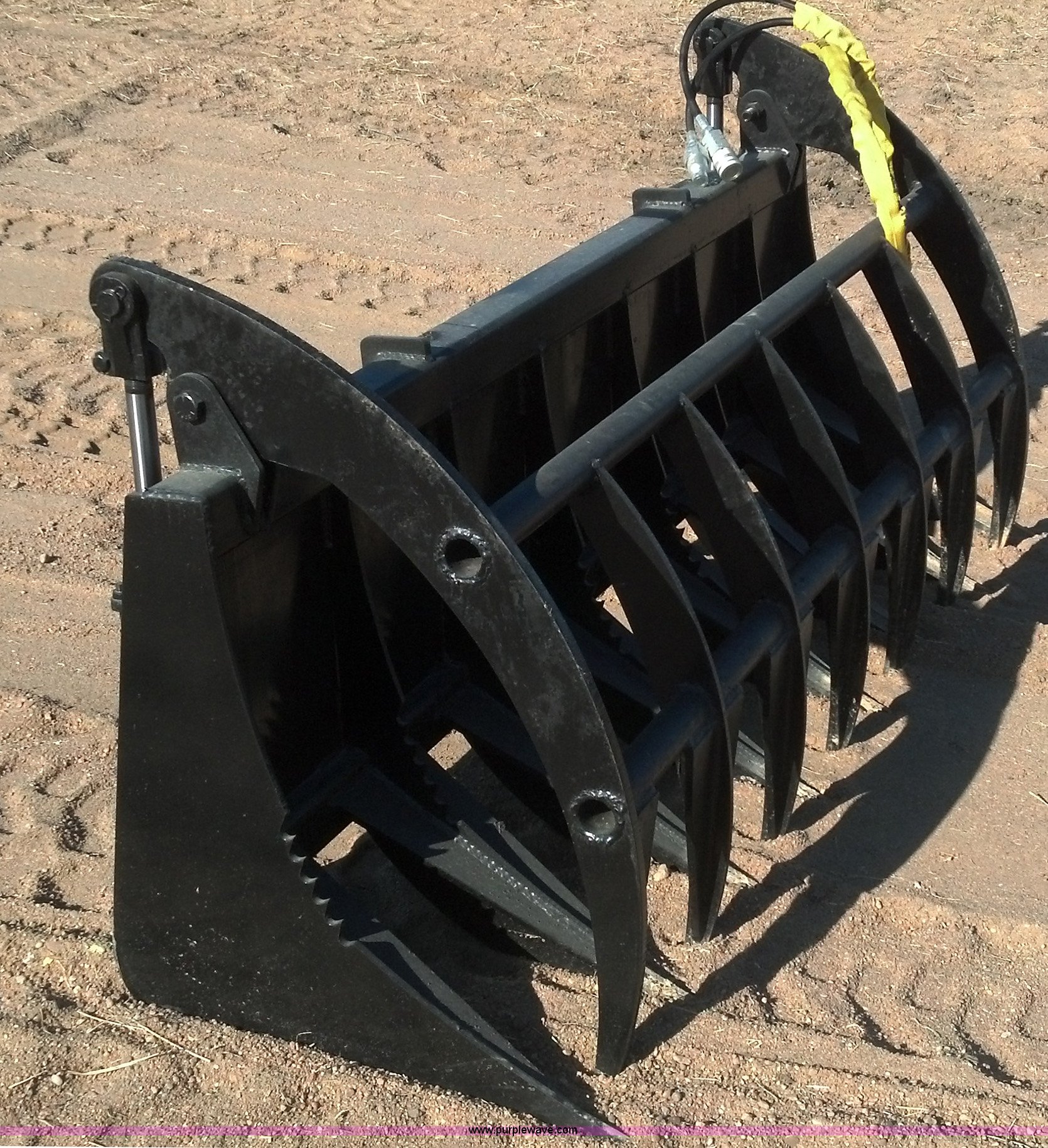 72" Eseries root rake grapple in Newton, KS Item F1770 sold Purple