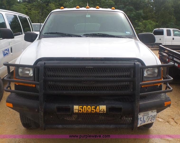 image for item AQ9632 1999 Ford F350 Super Duty Crew Cab pickup truck cab and chassis