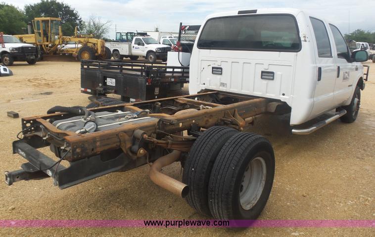 image for item AQ9632 1999 Ford F350 Super Duty Crew Cab pickup truck cab and chassis