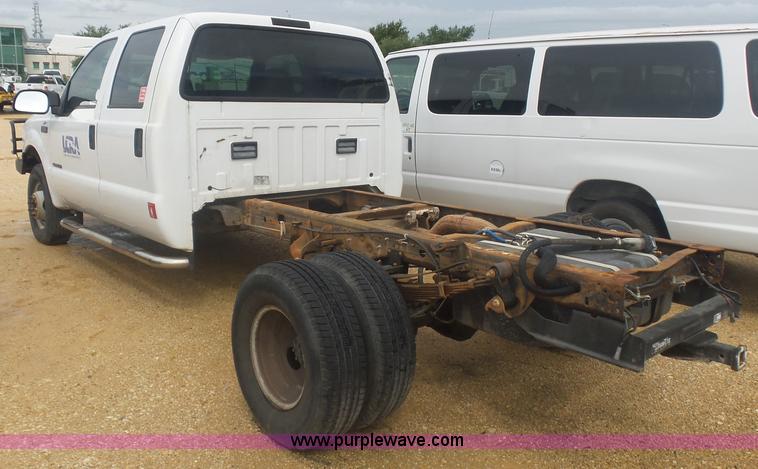 image for item AQ9632 1999 Ford F350 Super Duty Crew Cab pickup truck cab and chassis