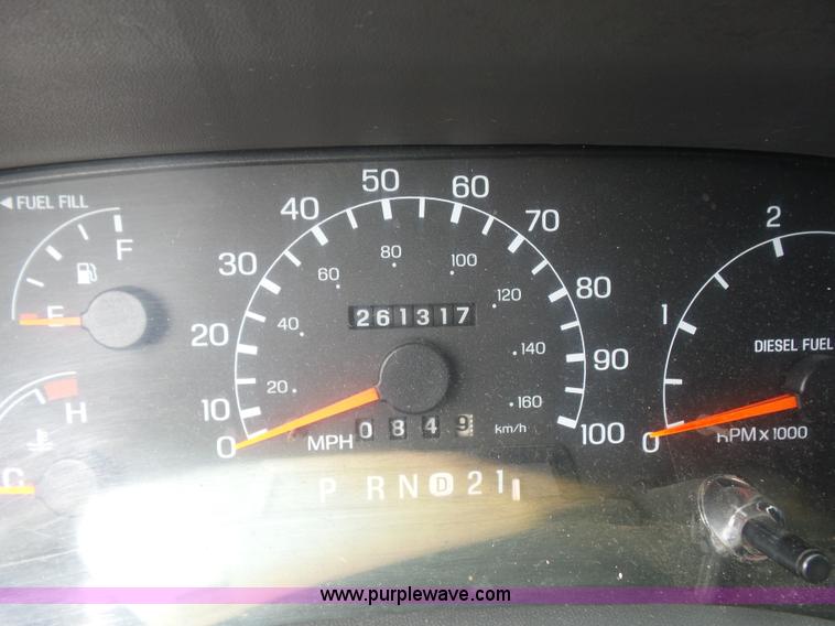 image for item AQ9632 1999 Ford F350 Super Duty Crew Cab pickup truck cab and chassis