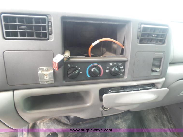 image for item AQ9632 1999 Ford F350 Super Duty Crew Cab pickup truck cab and chassis