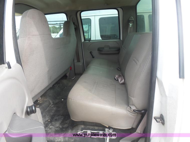 image for item AQ9632 1999 Ford F350 Super Duty Crew Cab pickup truck cab and chassis