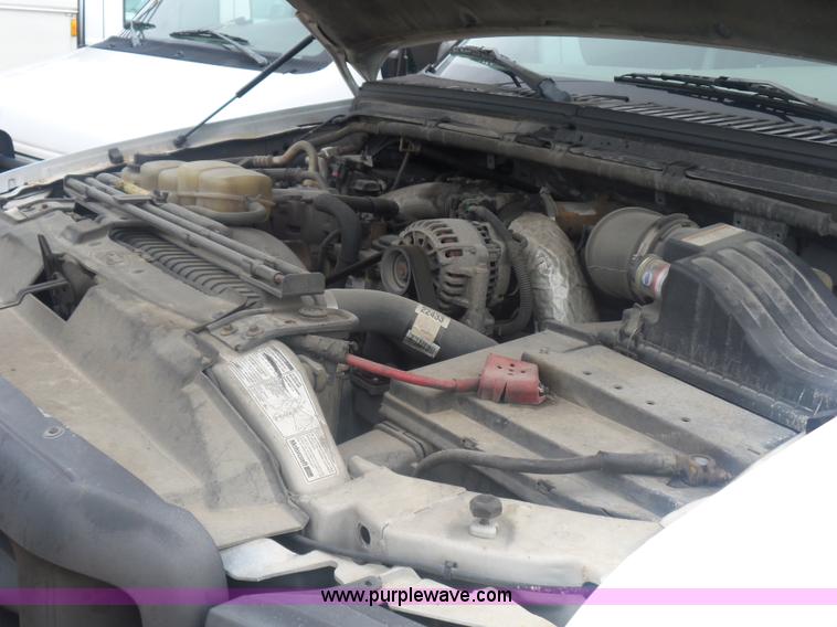 image for item AQ9632 1999 Ford F350 Super Duty Crew Cab pickup truck cab and chassis