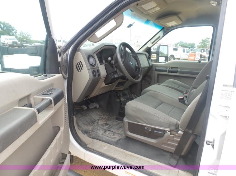 image for item AQ9633 2009 Ford F550 Crew Cab truck cab and chassis