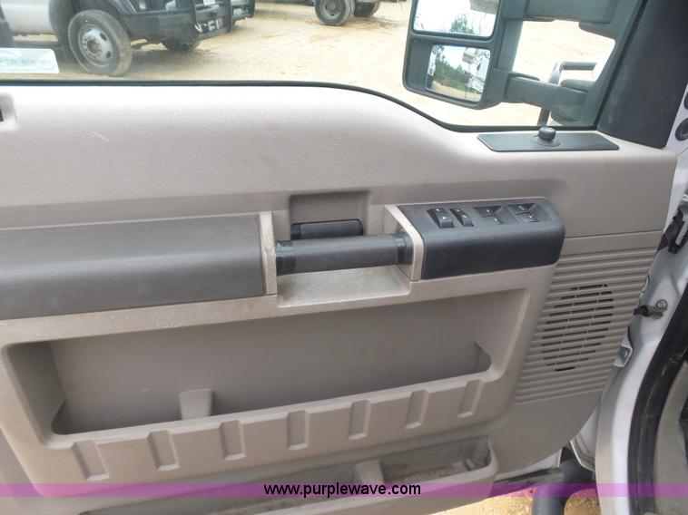 image for item AQ9633 2009 Ford F550 Crew Cab truck cab and chassis