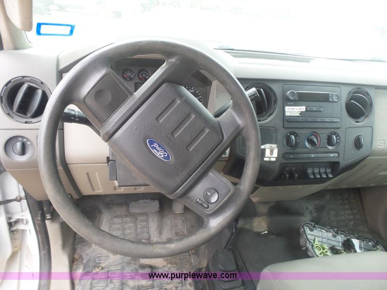 image for item AQ9633 2009 Ford F550 Crew Cab truck cab and chassis