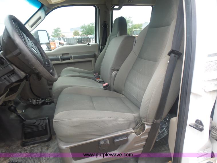 image for item AQ9633 2009 Ford F550 Crew Cab truck cab and chassis