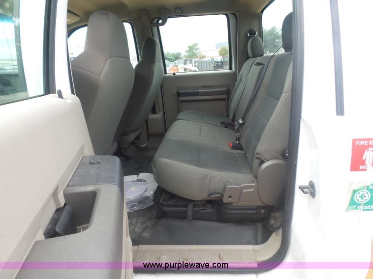 image for item AQ9633 2009 Ford F550 Crew Cab truck cab and chassis