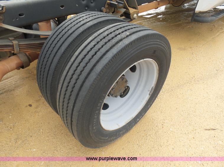 image for item AQ9633 2009 Ford F550 Crew Cab truck cab and chassis