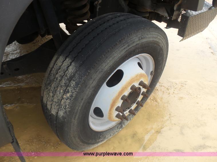 image for item AQ9633 2009 Ford F550 Crew Cab truck cab and chassis