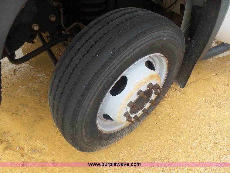 image for item AQ9633 2009 Ford F550 Crew Cab truck cab and chassis