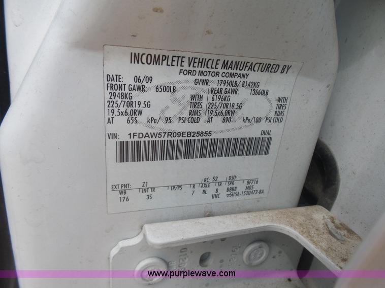 image for item AQ9633 2009 Ford F550 Crew Cab truck cab and chassis