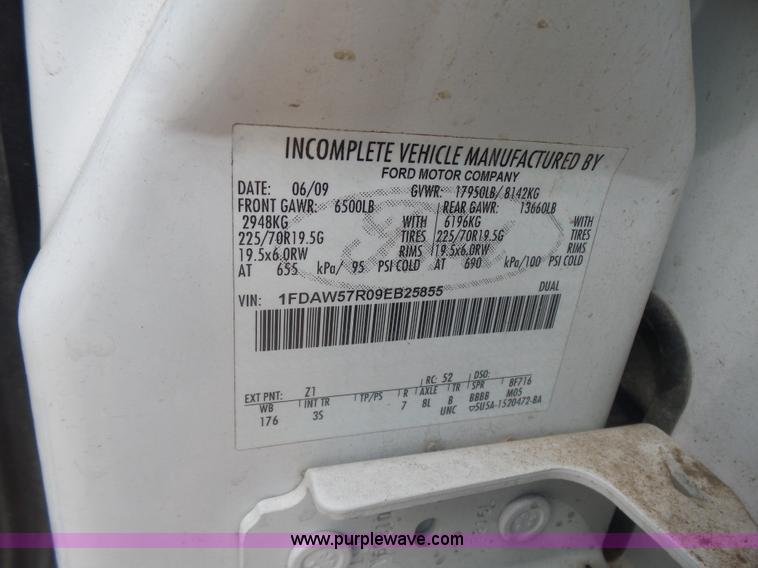 image for item AQ9633 2009 Ford F550 Crew Cab truck cab and chassis