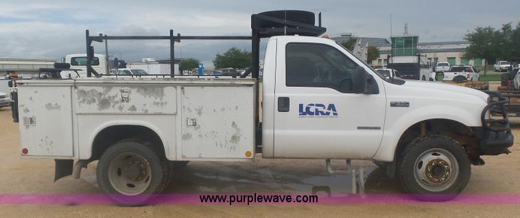 image for item AQ9634 2002 Ford F550 utility truck