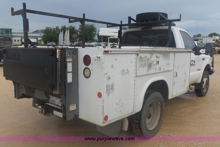 image for item AQ9634 2002 Ford F550 utility truck