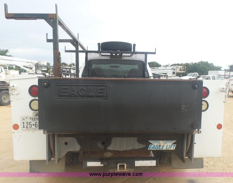image for item AQ9634 2002 Ford F550 utility truck