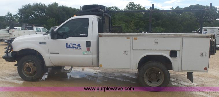 image for item AQ9634 2002 Ford F550 utility truck