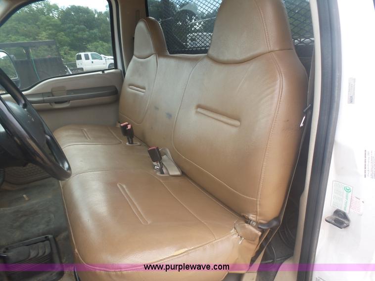 image for item AQ9634 2002 Ford F550 utility truck