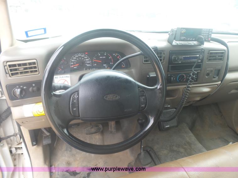 image for item AQ9634 2002 Ford F550 utility truck