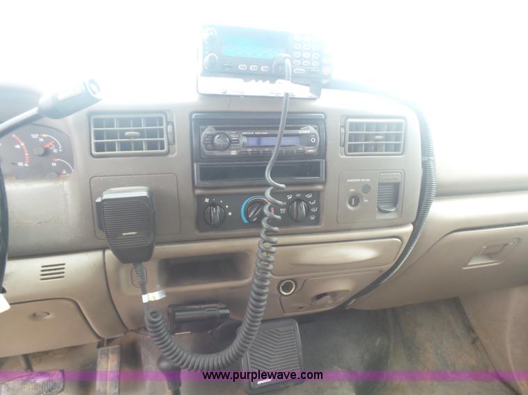 image for item AQ9634 2002 Ford F550 utility truck