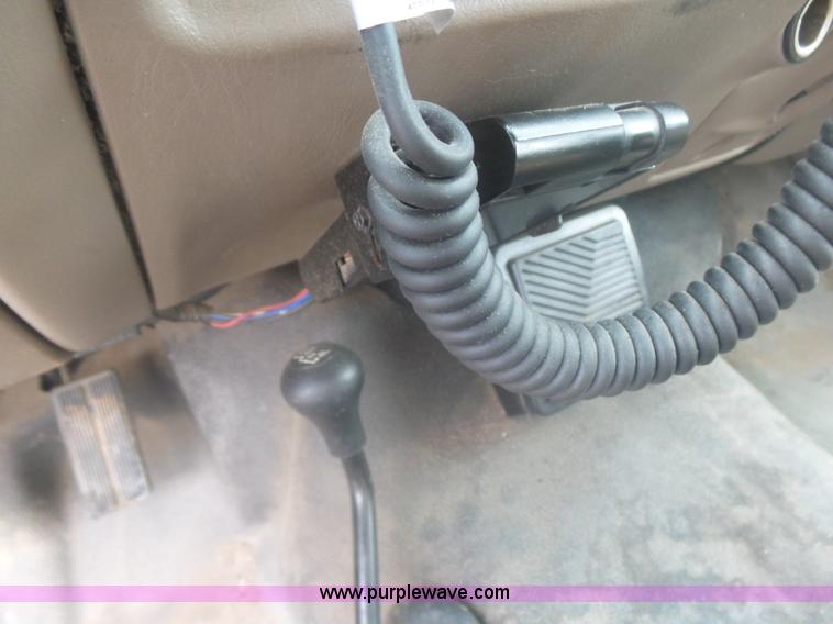 image for item AQ9634 2002 Ford F550 utility truck