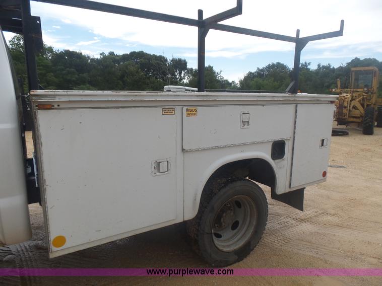 image for item AQ9634 2002 Ford F550 utility truck