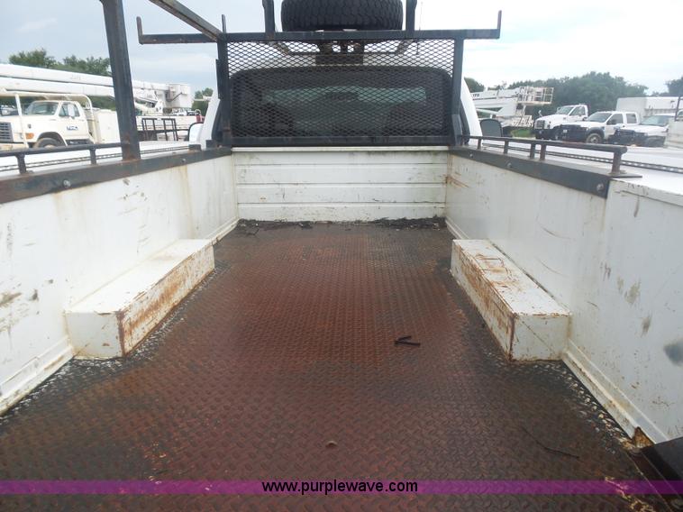 image for item AQ9634 2002 Ford F550 utility truck