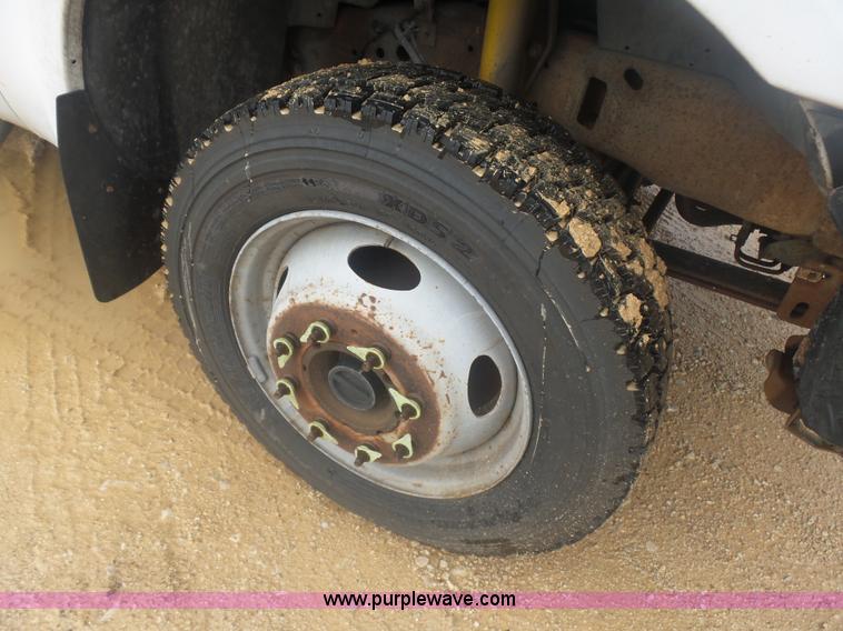 image for item AQ9634 2002 Ford F550 utility truck