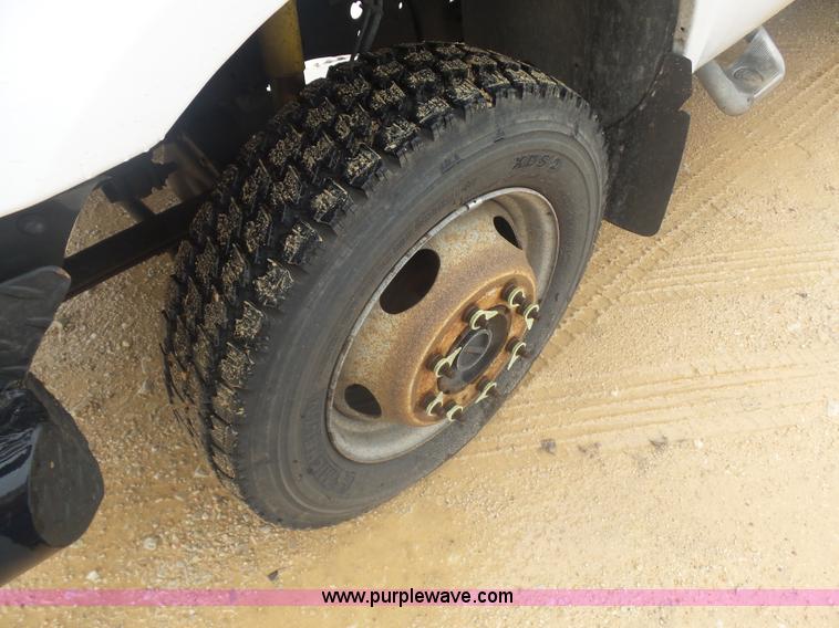 image for item AQ9634 2002 Ford F550 utility truck