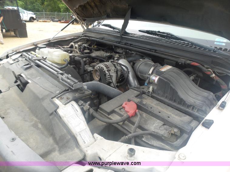 image for item AQ9634 2002 Ford F550 utility truck