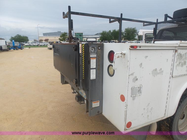 image for item AQ9634 2002 Ford F550 utility truck