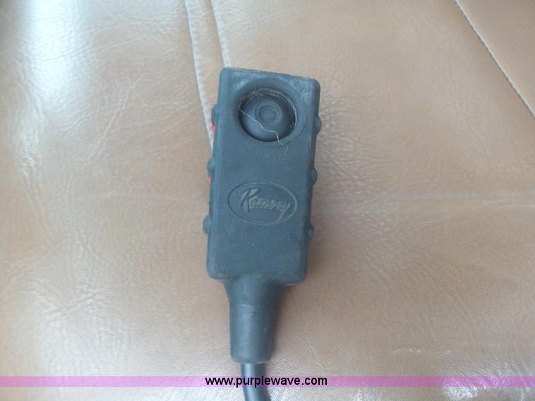 image for item AQ9634 2002 Ford F550 utility truck