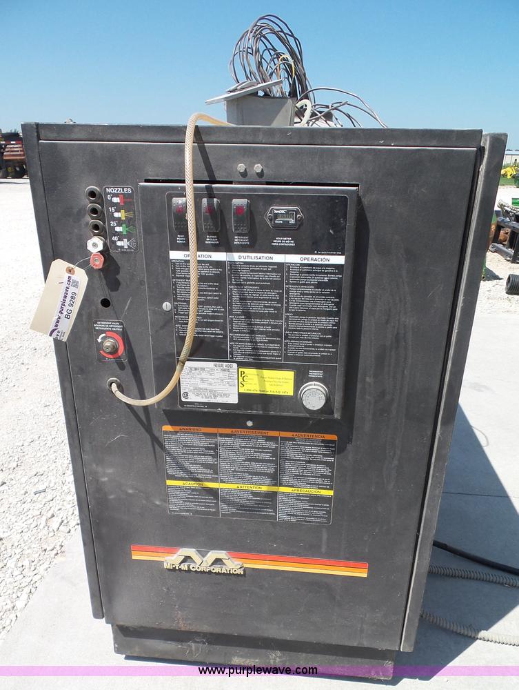 image for item BG9289 2004 Mi-T-M HG-2004-3208 pressure washer